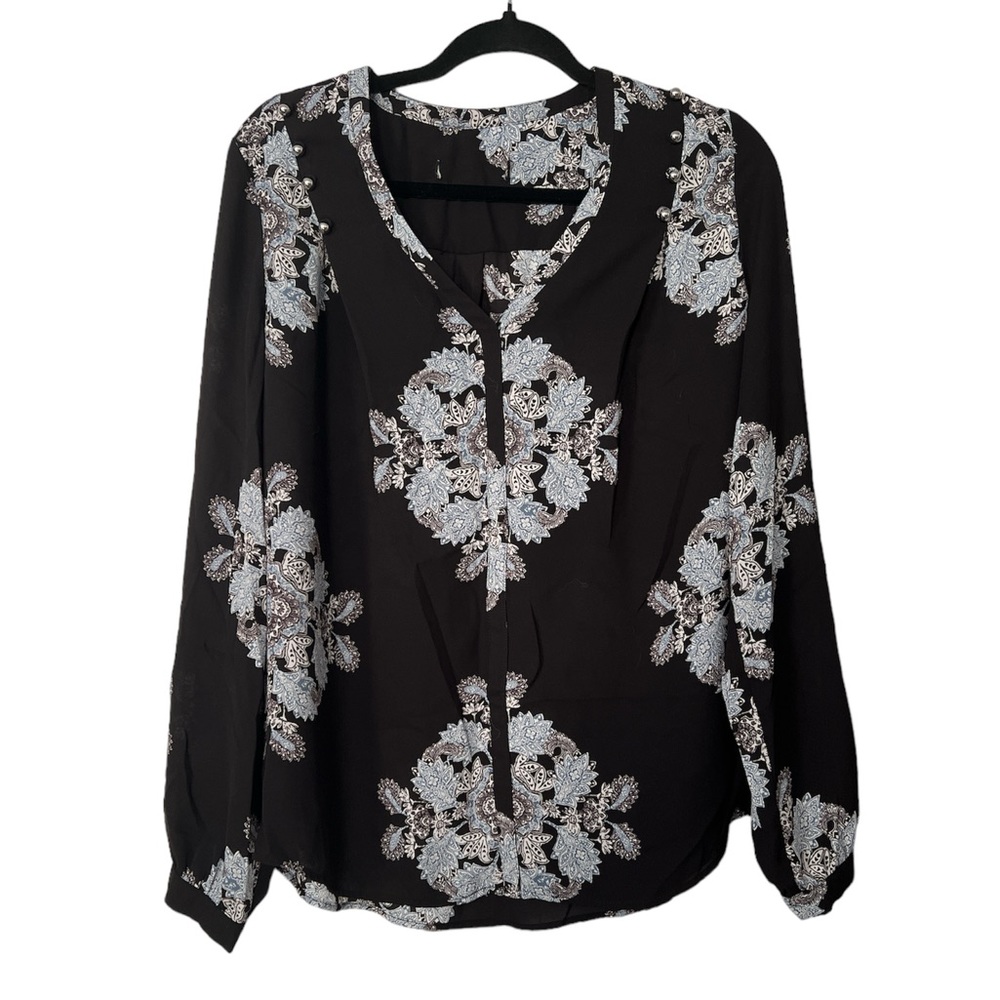 •size M • printed blouse •flowy •work attire •casual •abstract